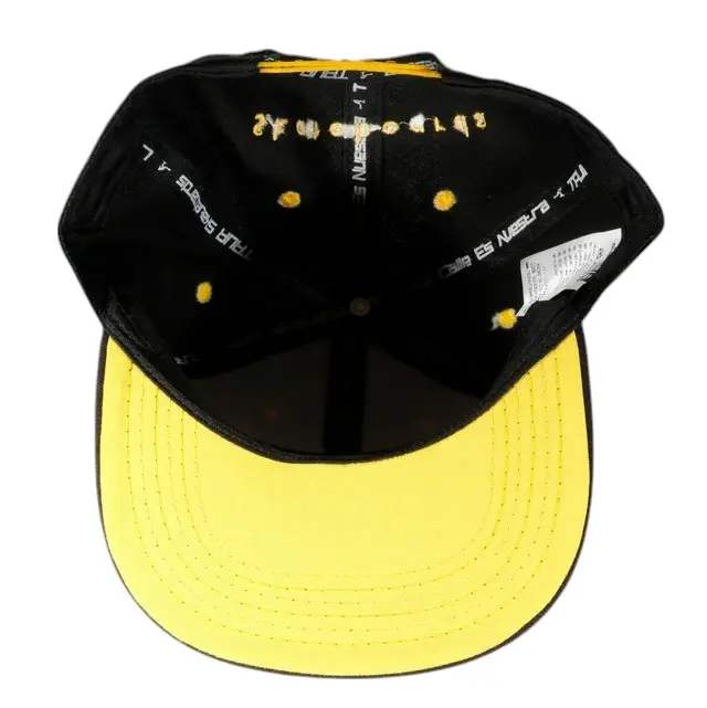 gorra-trur-college-snapback-negro-amarillo-debajo1-84a8dbf35fd09e71f116631313556347-640-0-Photoroom.webp