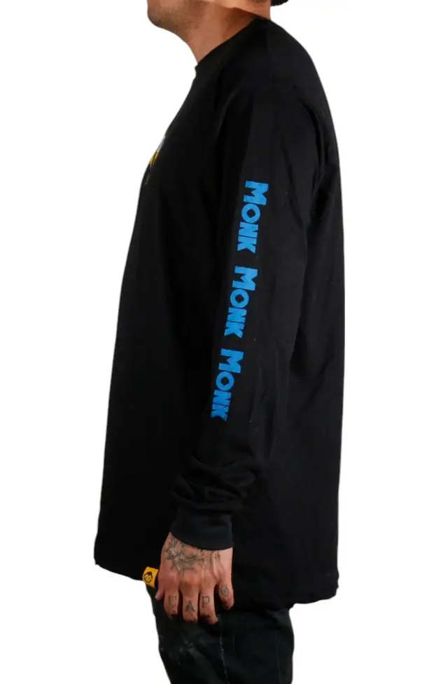 camiseta-larga-monk-x-feel-negro-lado-10fd2a7e3b41261bf6169654433152441-5304bc49990c7105ee16965443563161-640-0-Photoroom.webp