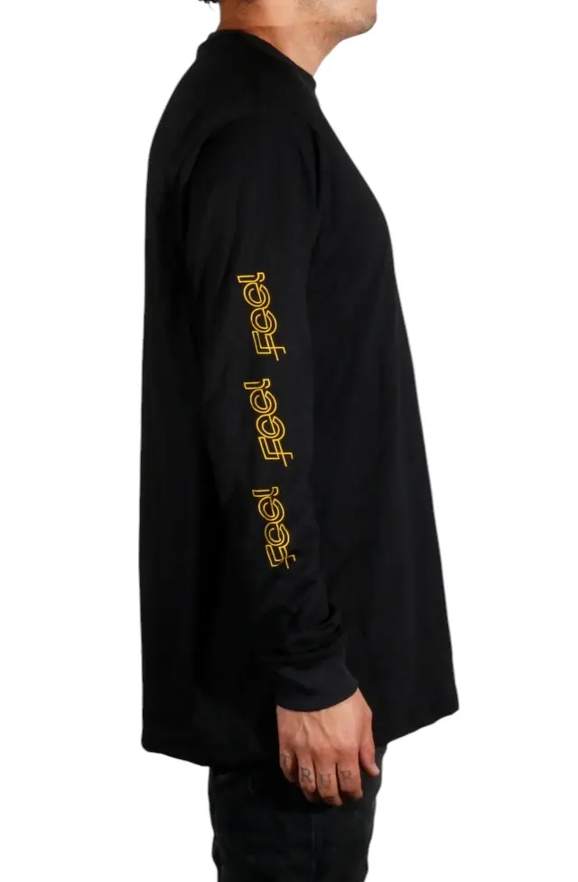 camiseta-larga-monk-x-feel-negro-lado2-8c6a2328c44426721e16965443339189-640-0-Photoroom.webp