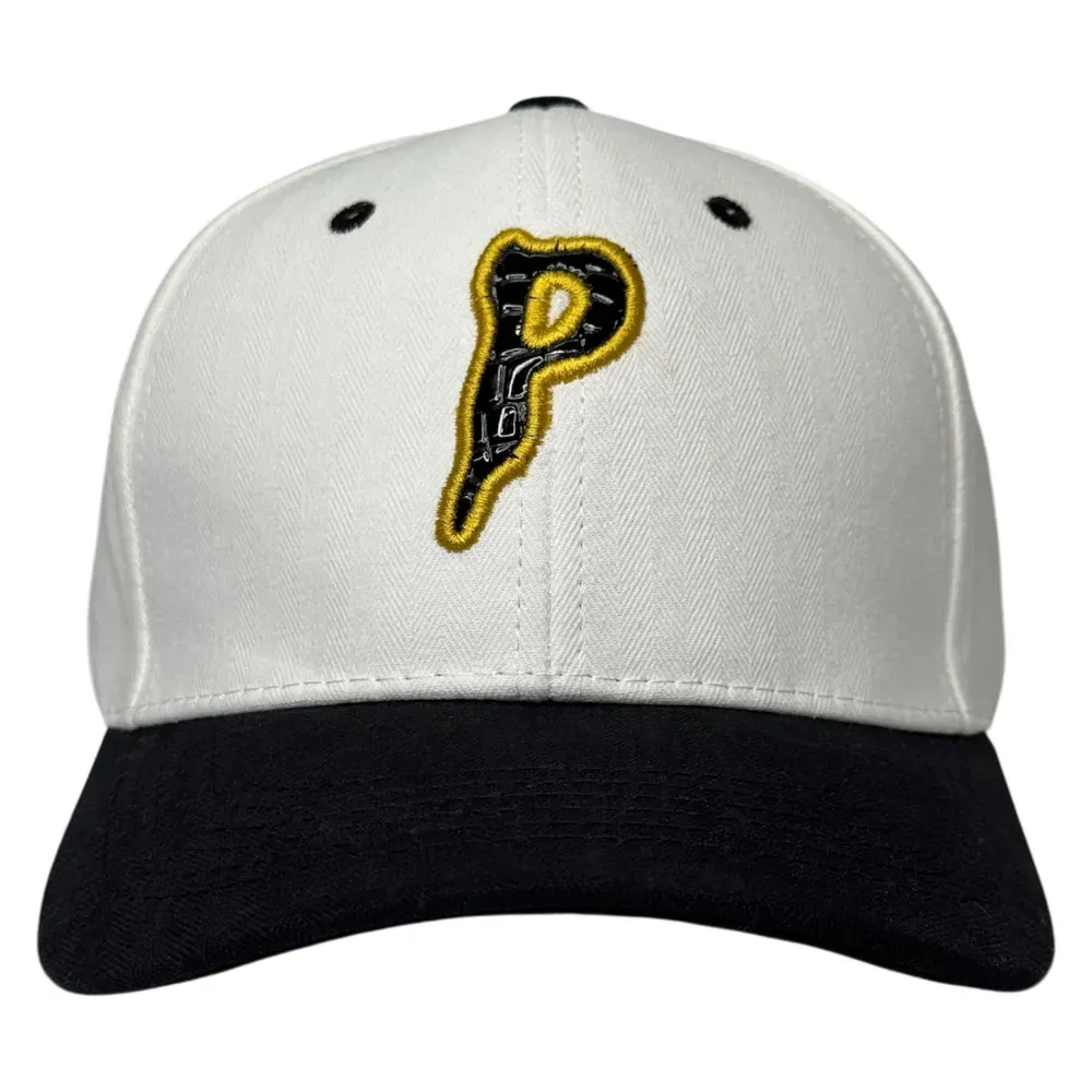 gorra-pentada-insignia-terror-blanco-negro-1.webp