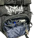 maleta-pentada-porta-skate-negro-camuflado-logo-metal-costal-de-anzuelos-1.webp