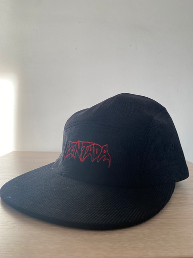[49] GORRA PENTADA PANEL PANA NEGRO/ROJO