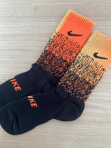 [86] MEDIAS NIKE 1.1  NARANJA FLUORESCENTE/NEGRO (DEFECTUOSA)